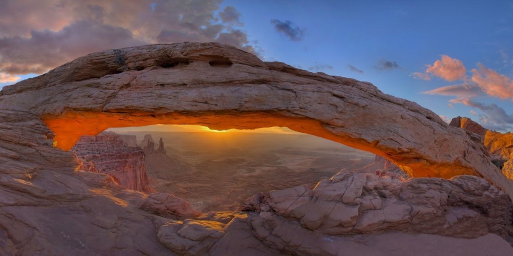 Mesa_Arch,_Canyonlands_1